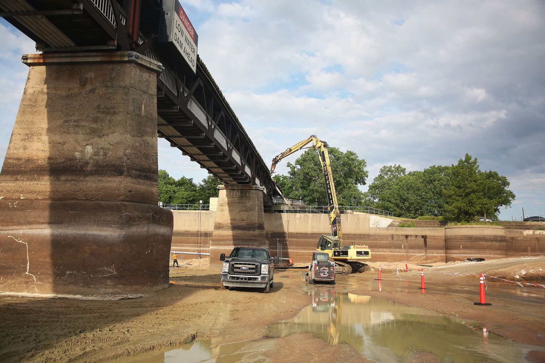 Pedestrian Bridge Demolish